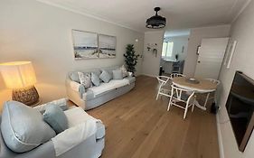 Sunny 2Br Waterfront Apartment With Free Parking